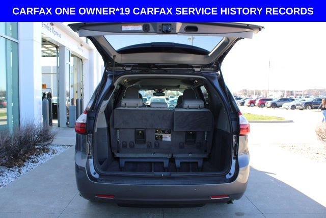 Used 2018 Toyota Sienna XLE w/ XLE Navigation Package image 9