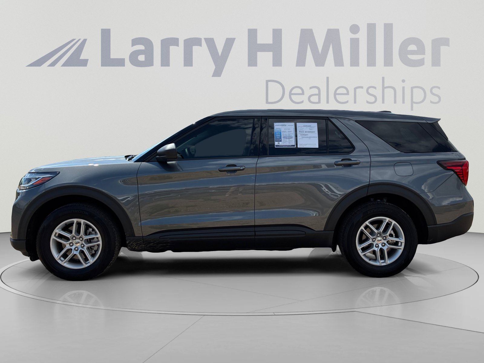 Used 2026 Ford Explorer Active AWD/4WD image 2