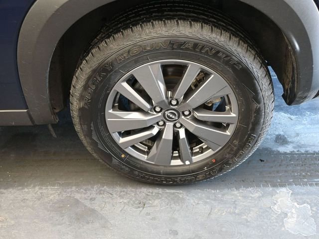 Used 2025 Nissan Pathfinder SV image 13