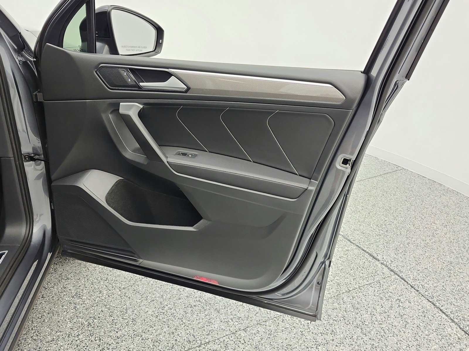 Used 2024 Volkswagen Tiguan SE R-Line image 26