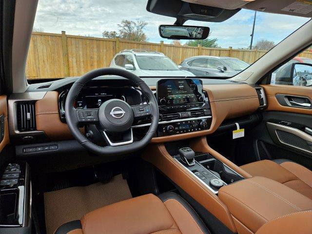 New 2025 Nissan Pathfinder Platinum w/ Black Appearance Package image 23