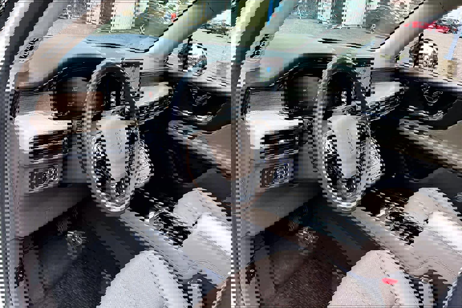 Used 2020 Lincoln Corsair Reserve w/ Equipment Group 201A image 17