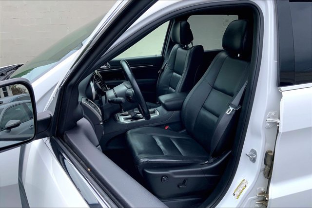 Used 2020 Jeep Grand Cherokee Limited AWD/4WD image 24