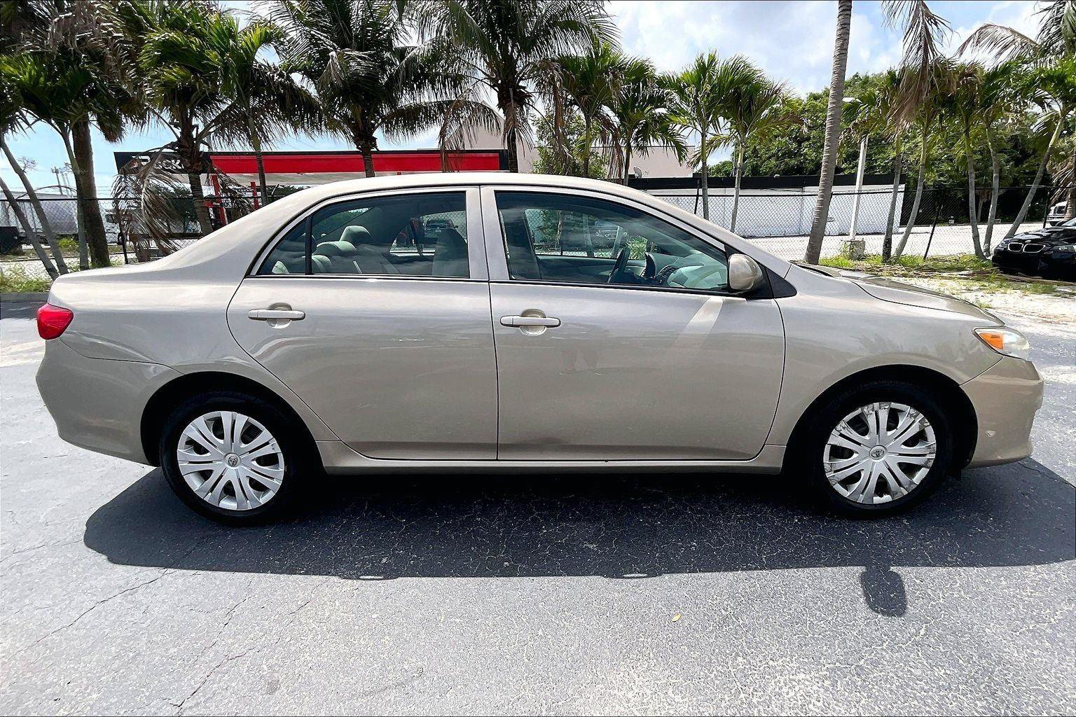 Used 2010 Toyota Corolla LE FWD image 27
