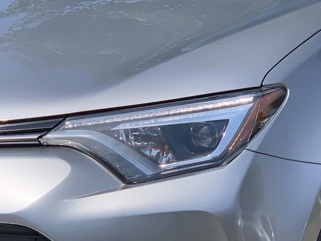 Used 2017 Toyota RAV4 Limited AWD/4WD image 6