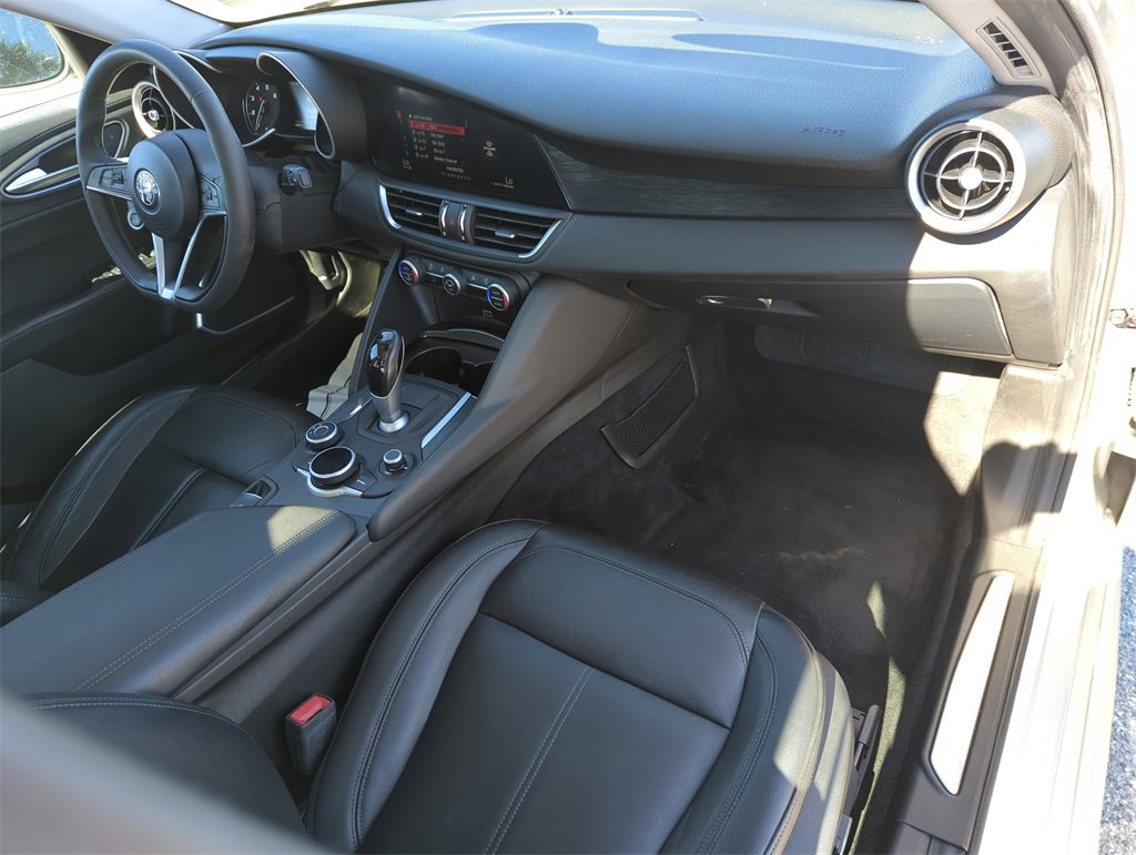 Used 2019 Alfa Romeo Giulia Base image 22