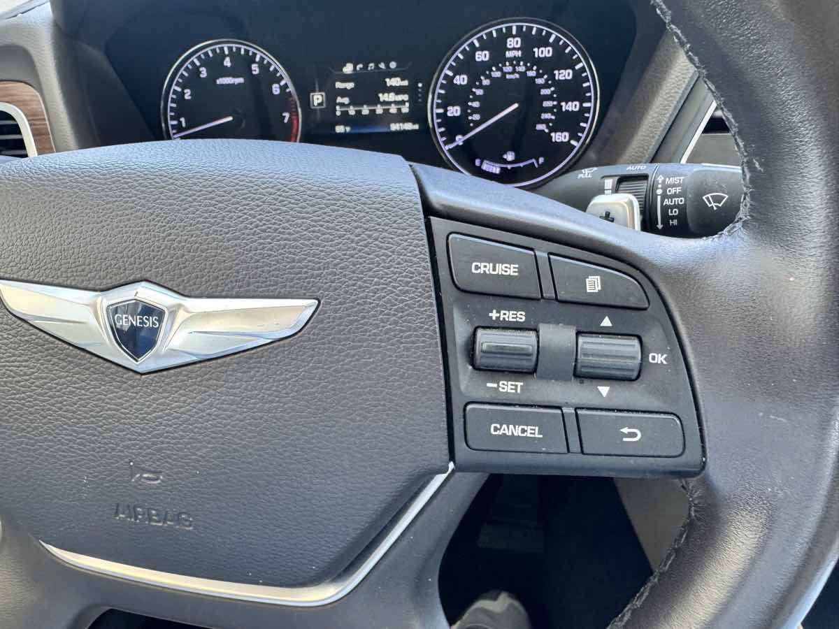 Used 2015 Hyundai Genesis 3.8 RWD image 40