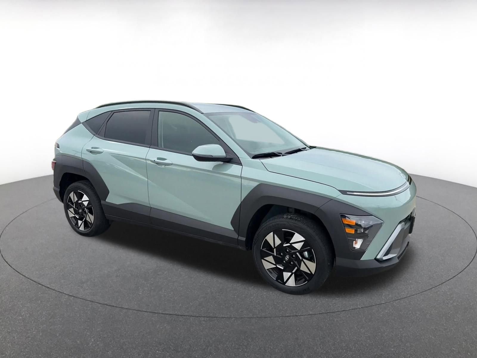 Used 2025 Hyundai Kona SEL image 2