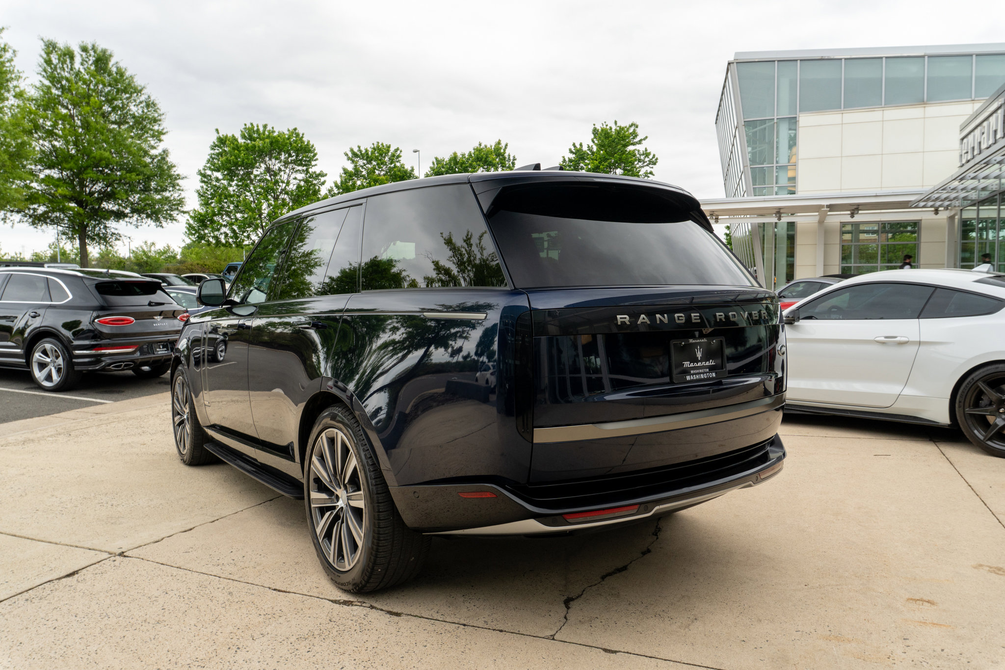 Used 2023 Land Rover Range Rover Autobiography AWD/4WD image 3