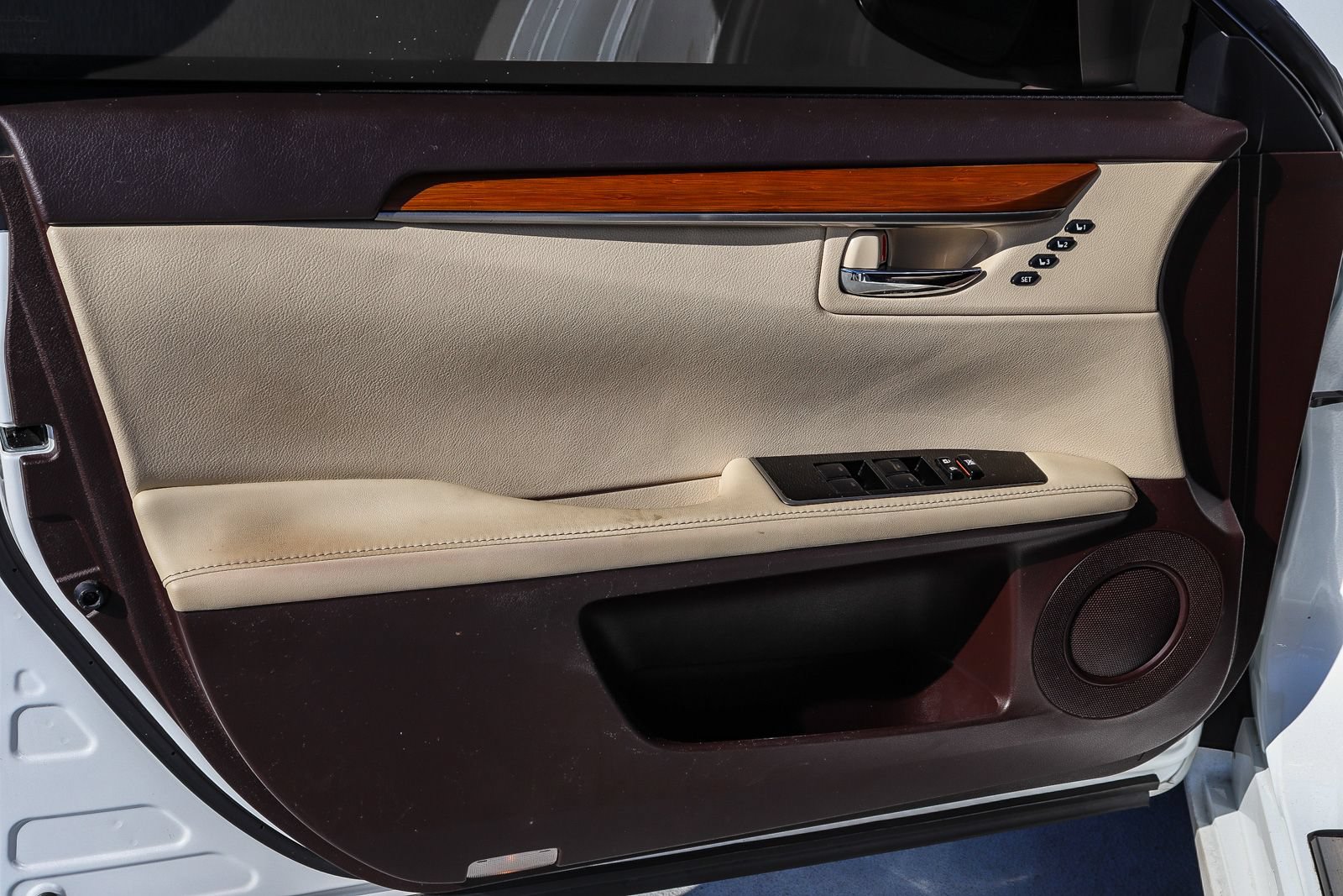 Used 2018 Lexus ES 300h w/ Navigation Package FWD image 17
