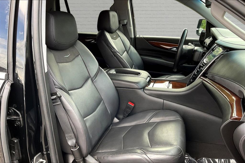 Used 2019 Cadillac Escalade Luxury RWD image 30
