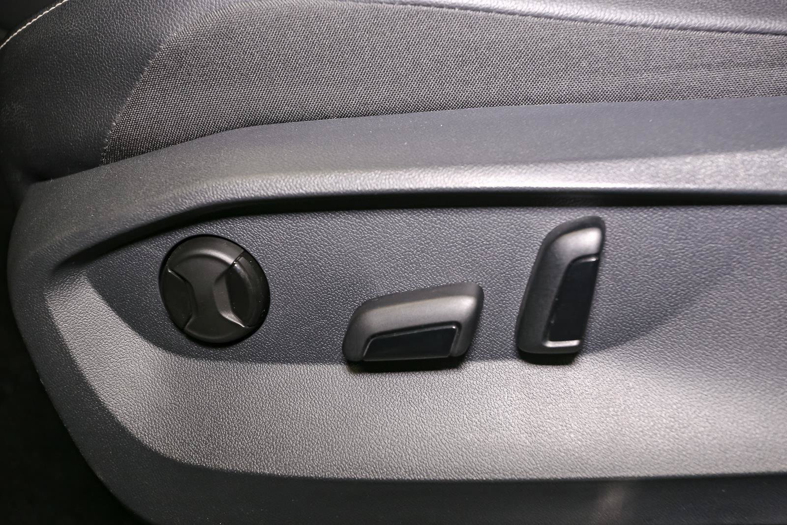 Certified 2024 Volkswagen Tiguan SE R-Line AWD/4WD image 48