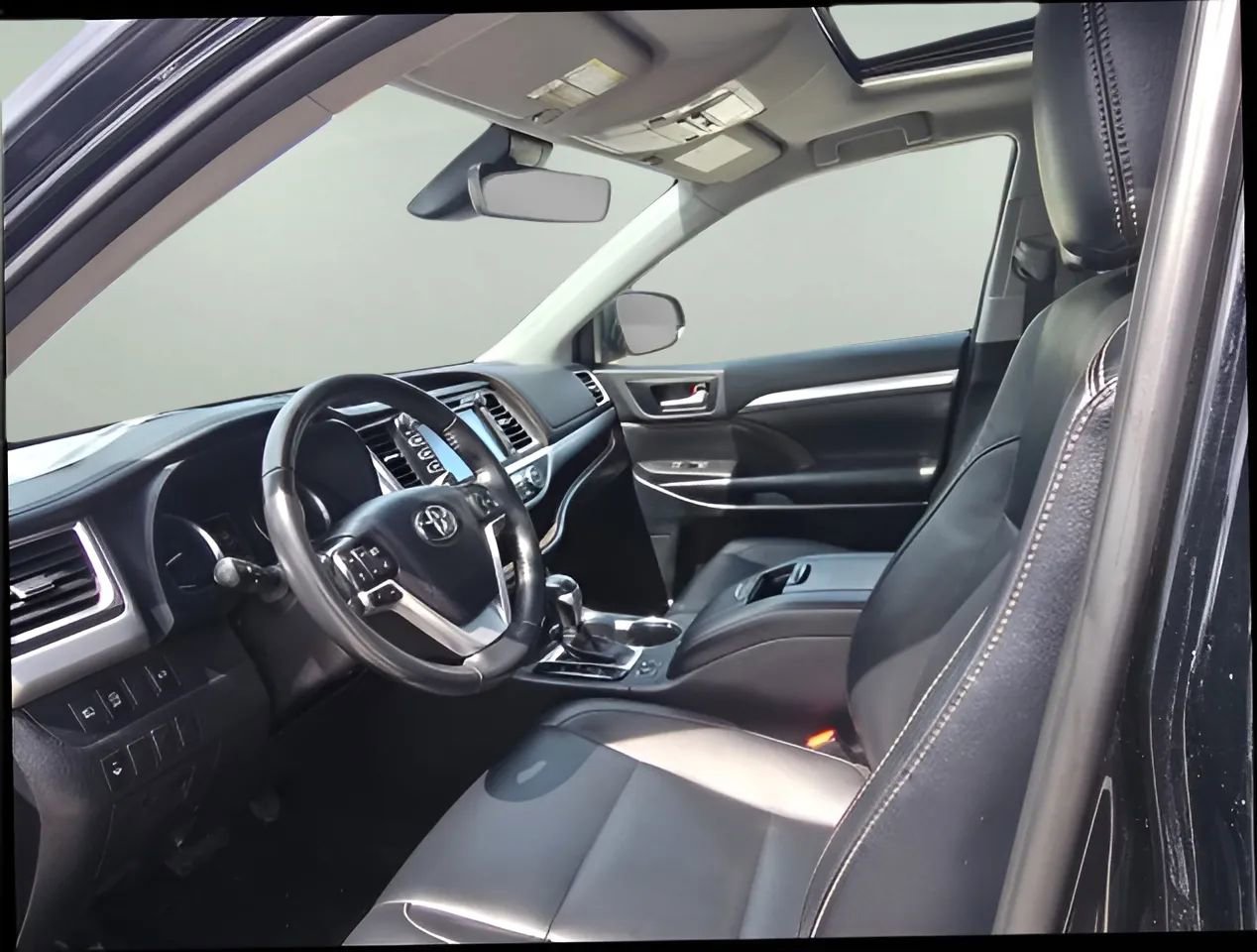 Used 2019 Toyota Highlander XLE AWD/4WD image 10