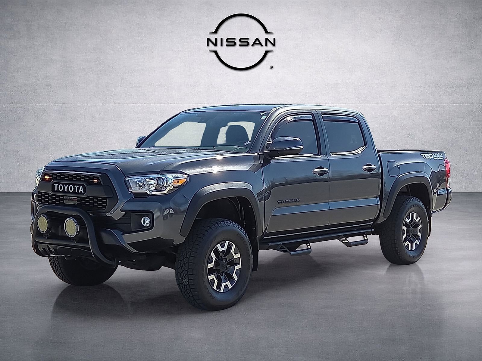 Used 2018 Toyota Tacoma TRD Off-Road w/ Technology Package image 2