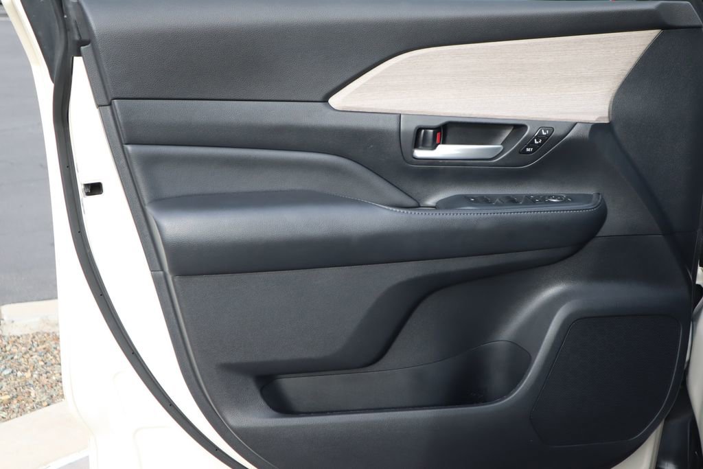 Used 2024 Toyota Grand Highlander Limited image 24