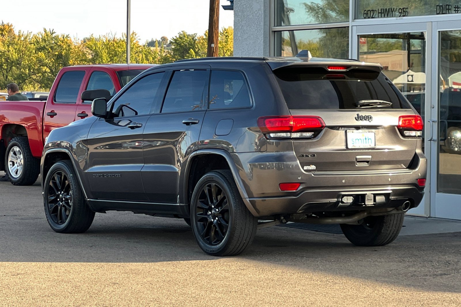 Used 2021 Jeep Grand Cherokee Laredo X image 6