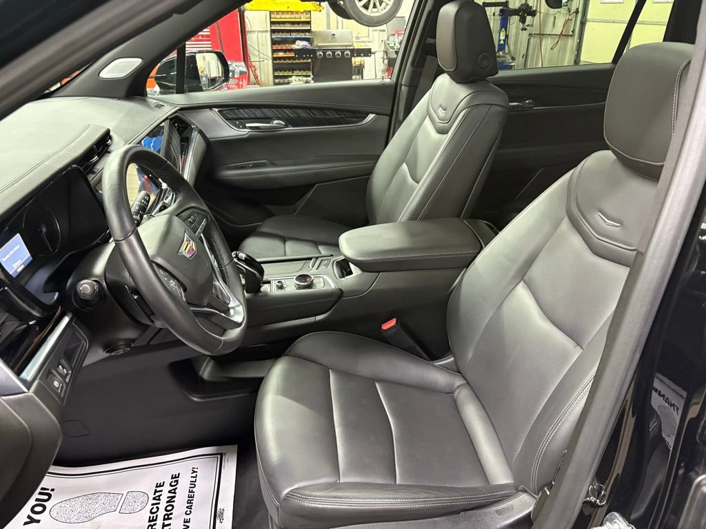Used 2025 Cadillac XT6 Premium Luxury image 10