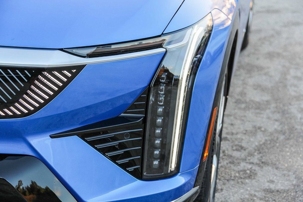 New 2026 Cadillac Optiq Luxury 2 image 10
