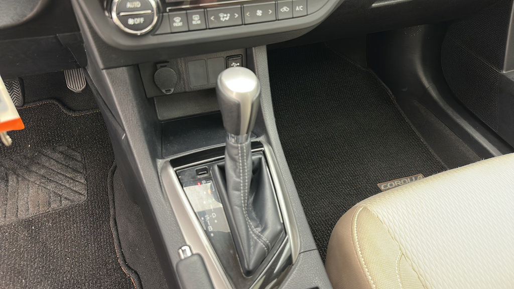 Used 2016 Toyota Corolla LE FWD image 21