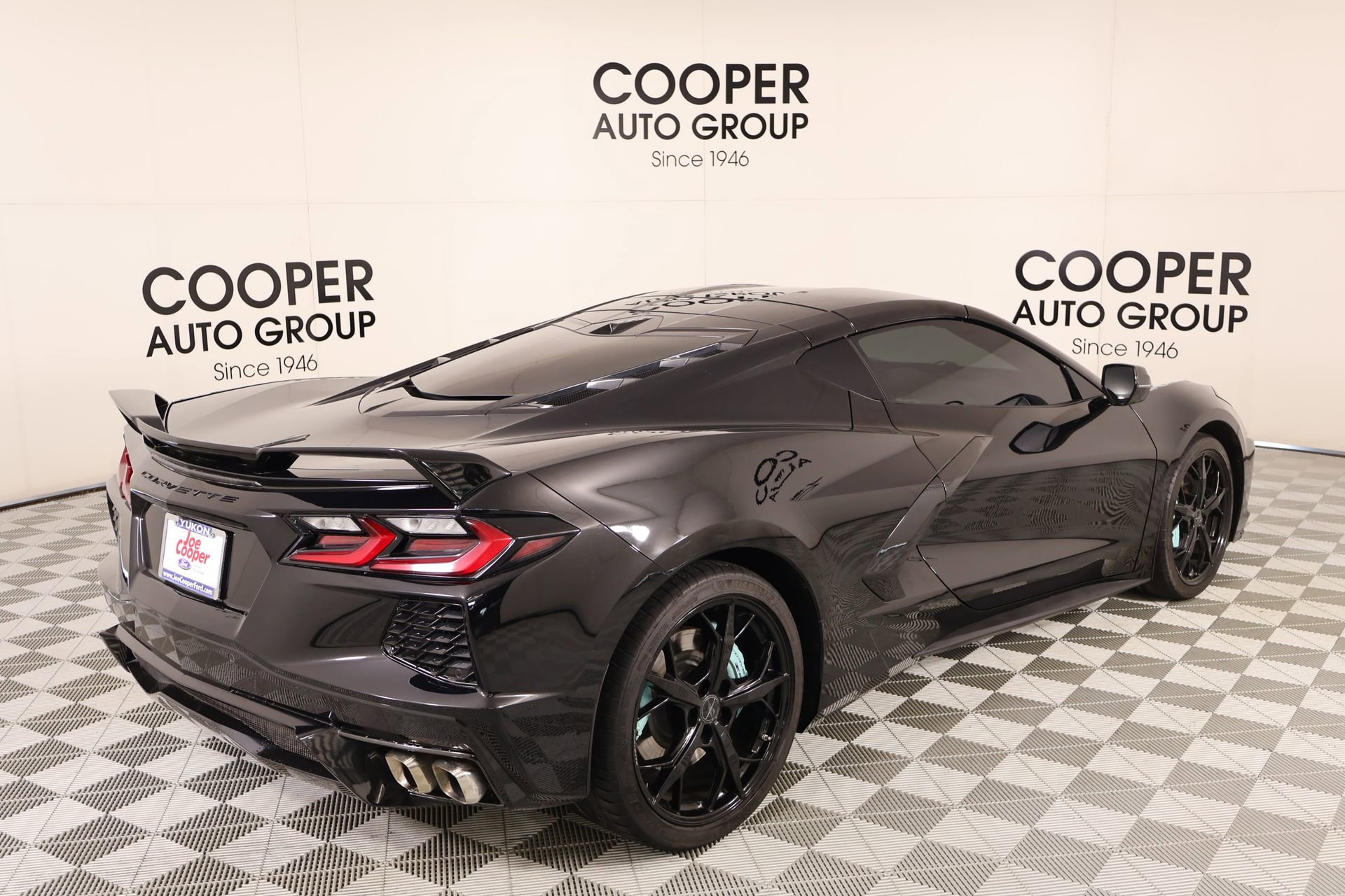 Used 2020 Chevrolet Corvette Stingray Preferred Cpe w/ 2LT Preferred Equipment Group RWD image 19