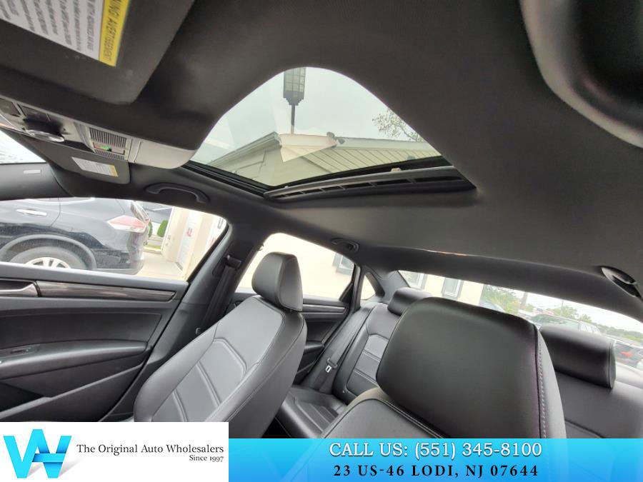 Used 2021 Volkswagen Passat 2.0T R-Line image 9