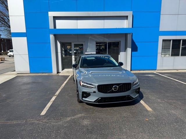 Used 2024 Volvo S60 B5 Core image 3