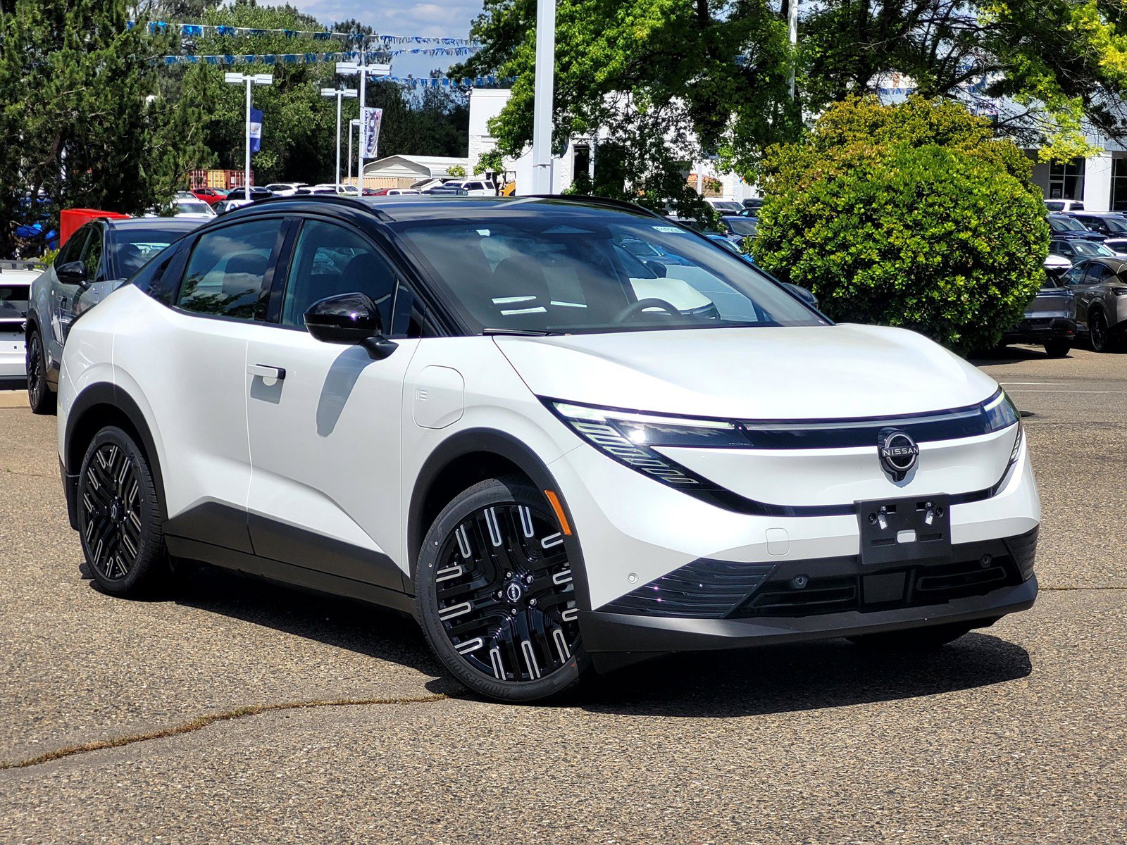 New 2026 Nissan Leaf Platinum+ w/ Cargo Package (Platinum+)