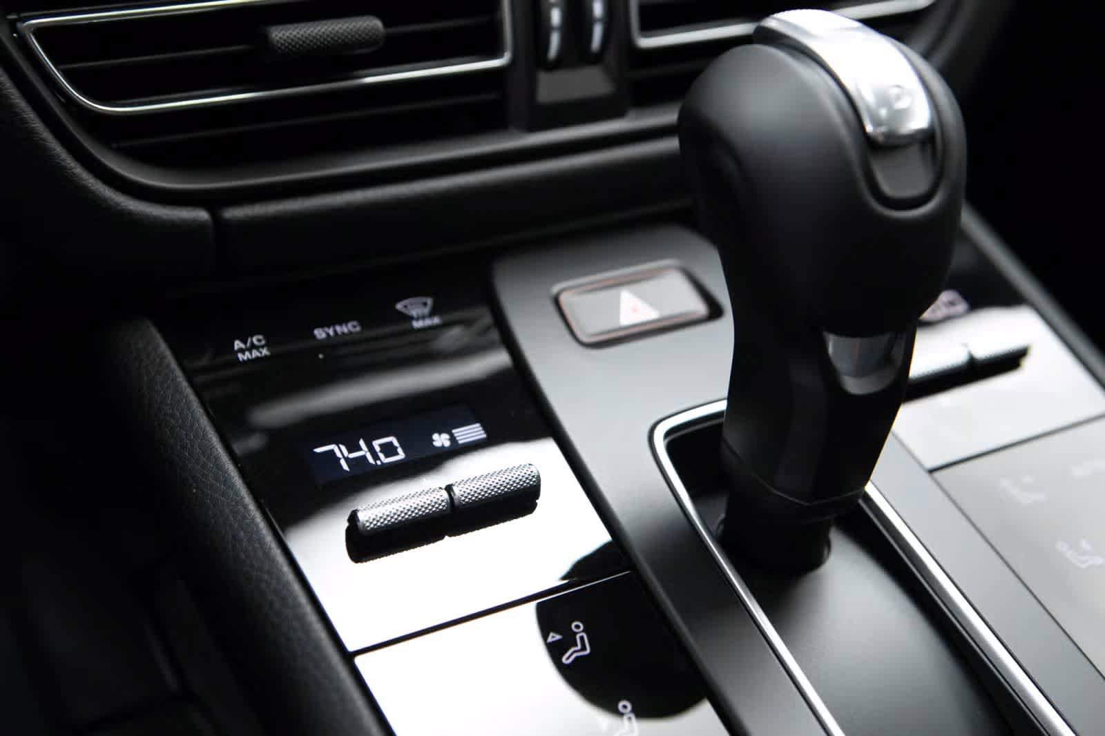 Certified 2026 Porsche Macan AWD/4WD image 28