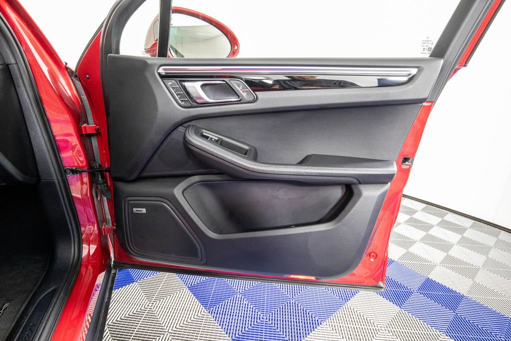 Used 2024 Porsche Macan Premium Package Plus w/ Premium Plus Package image 15