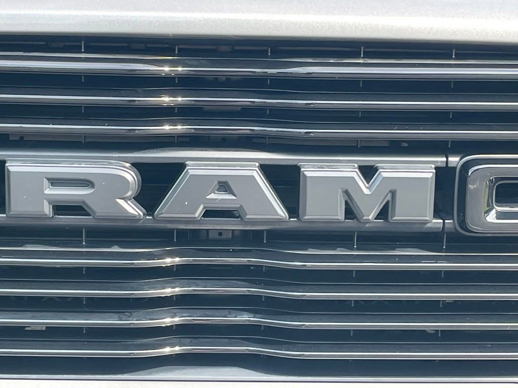 Used 2020 RAM 2500 Big Horn w/ Night Edition AWD/4WD image 9