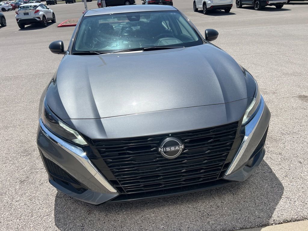 Used 2025 Nissan Altima 2.5 SV FWD image 7