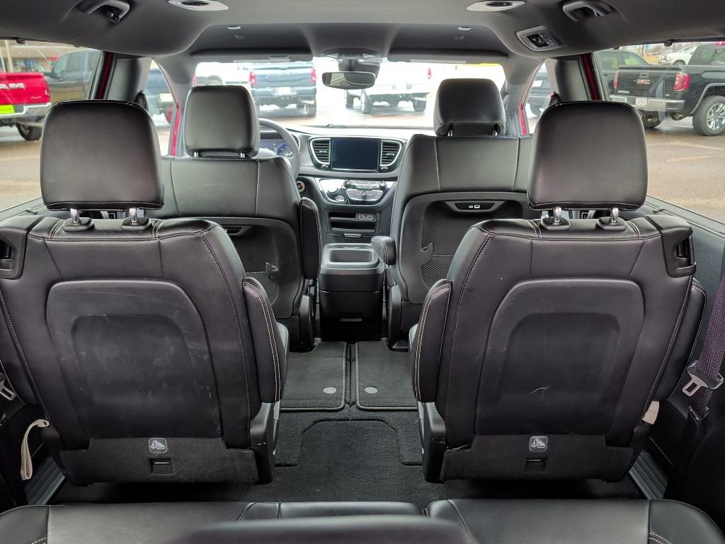 Used 2025 Chrysler Pacifica Select image 14
