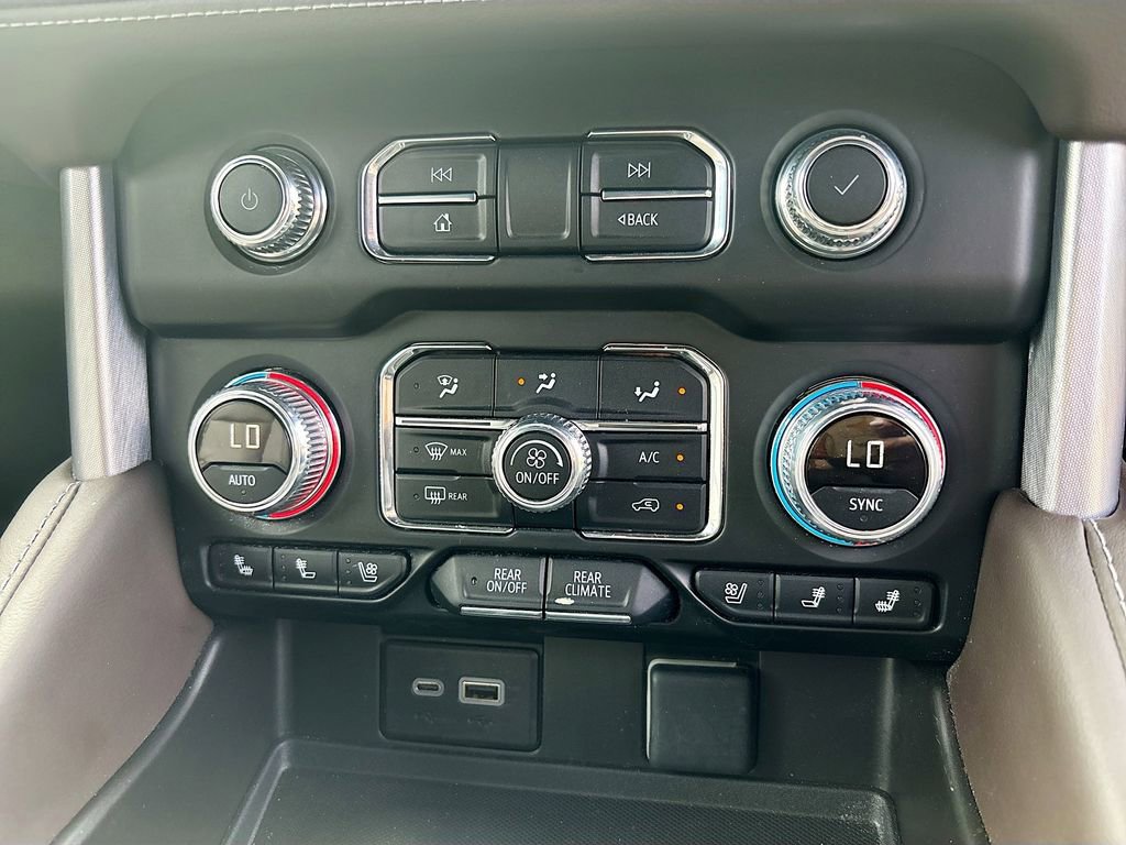 Used 2024 GMC Yukon XL SLT w/ SLT Luxury Package RWD image 31