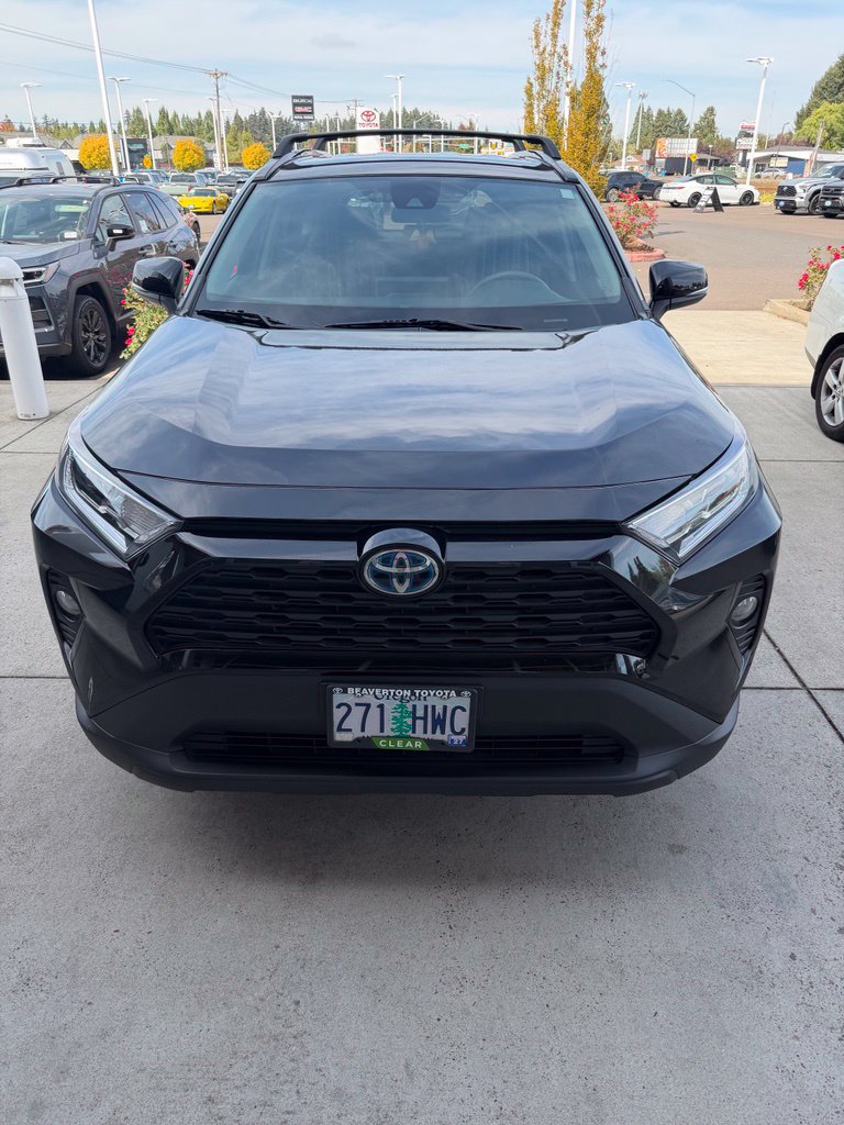 Used 2021 Toyota RAV4 XLE AWD/4WD image 1