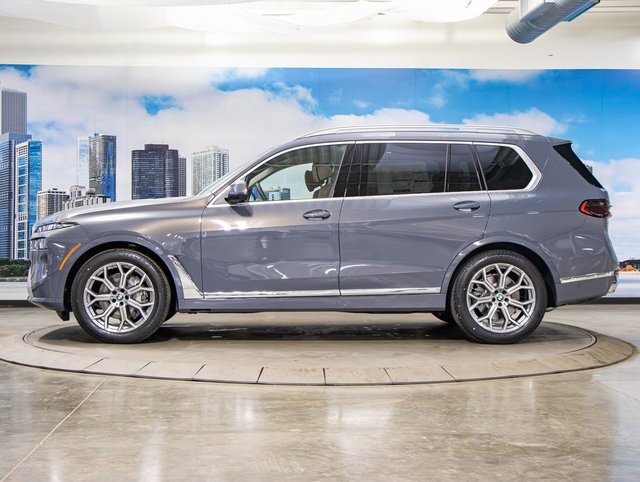 Used 2025 BMW X7 xDrive40i w/ Premium Package image 6