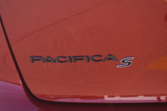 New 2027 Chrysler Pacifica Limited w/ Family Tech Group FWD image 7