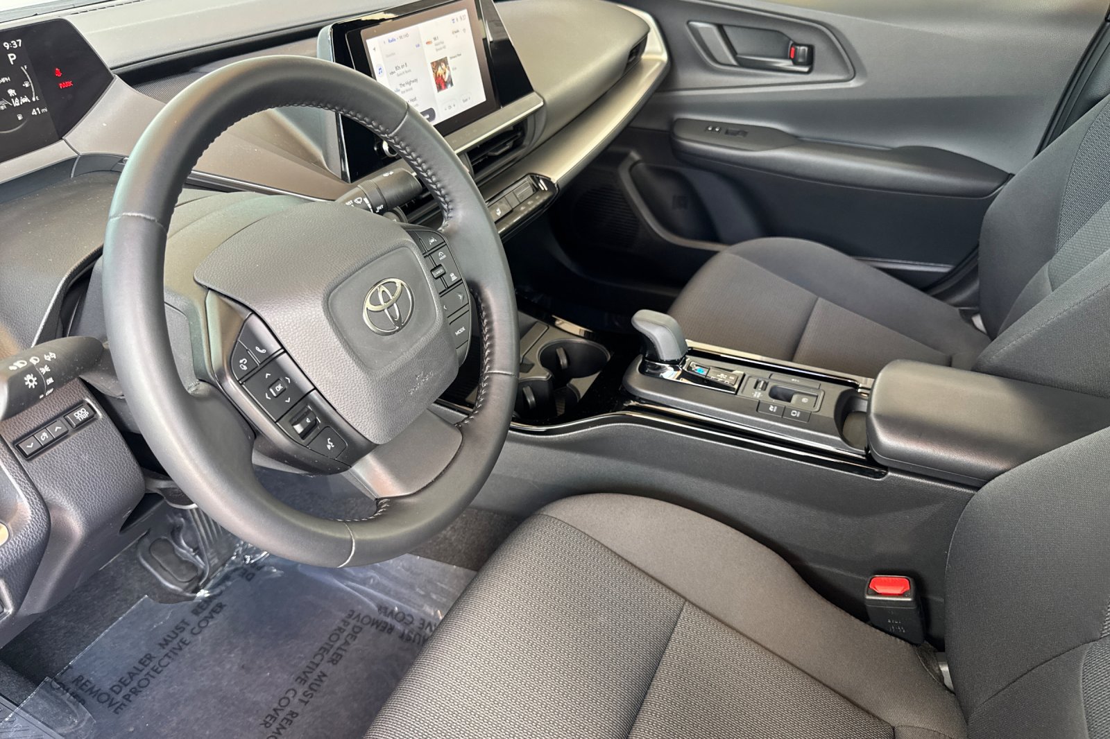 Used 2024 Toyota Prius LE FWD image 11