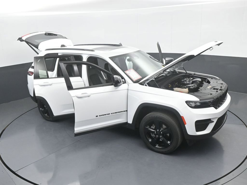 Used 2023 Jeep Grand Cherokee Altitude image 34