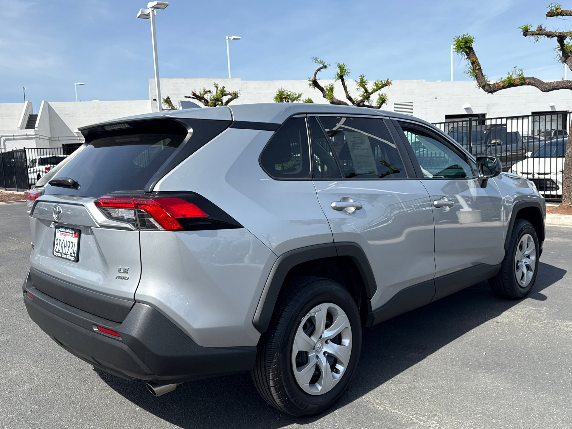 Used 2022 Toyota RAV4 LE image 12