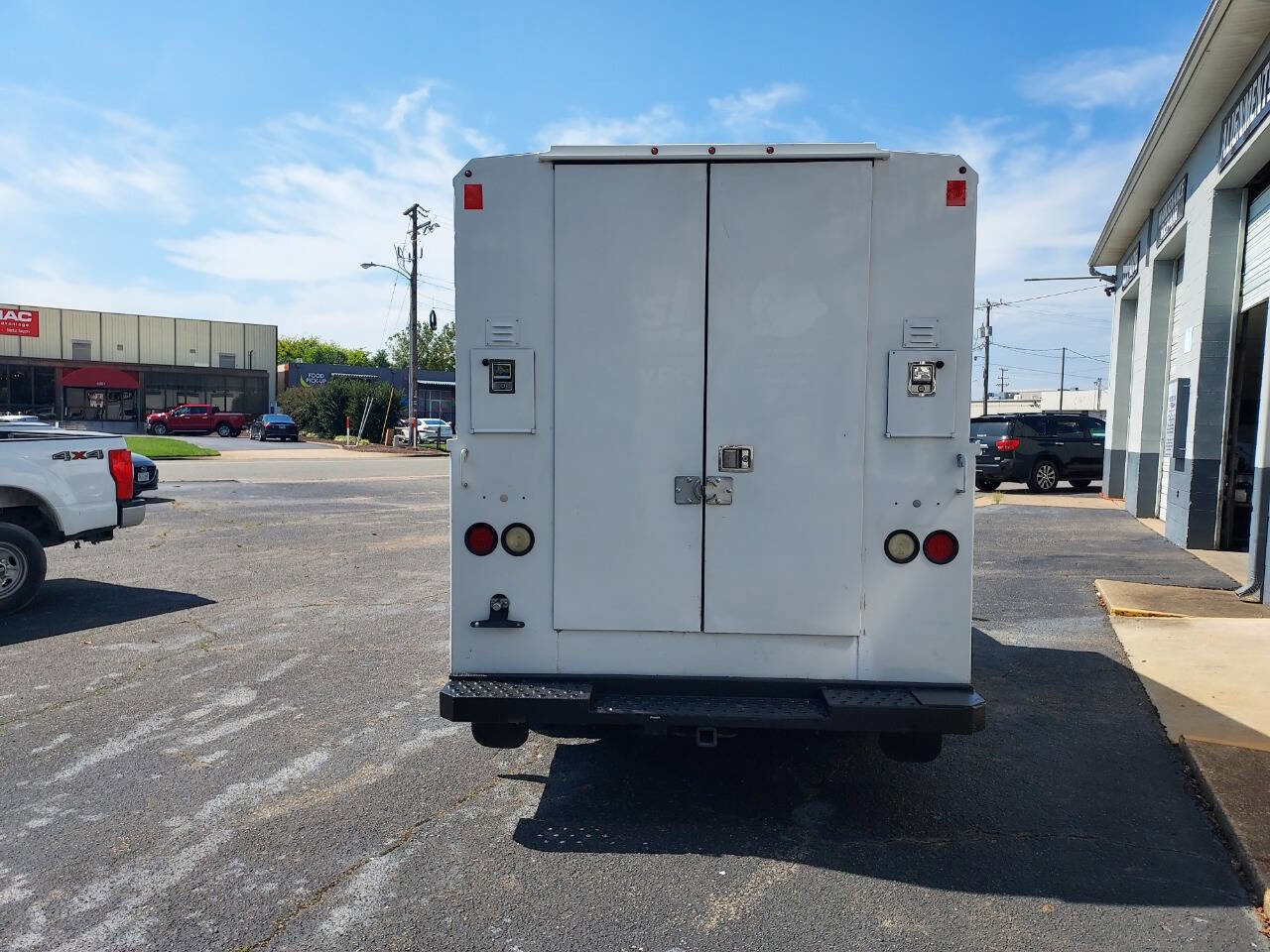 Used 2016 Ford E-350 and Econoline 350 Super Duty image 5