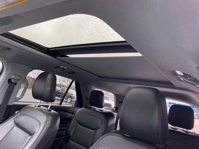 Used 2022 Ford Explorer XLT image 16