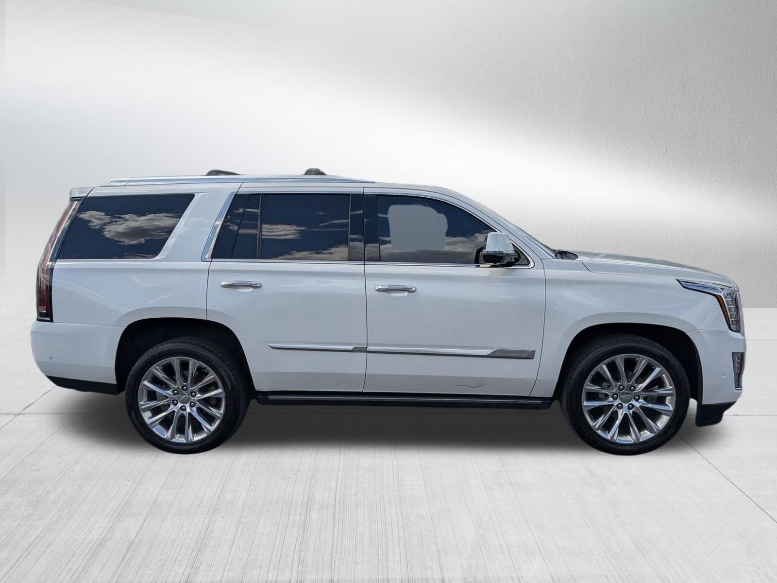 Certified 2020 Cadillac Escalade Premium Luxury AWD/4WD image 7