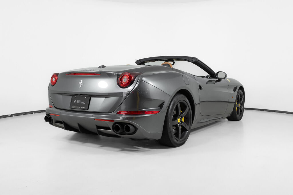 Used 2016 Ferrari California T RWD image 8