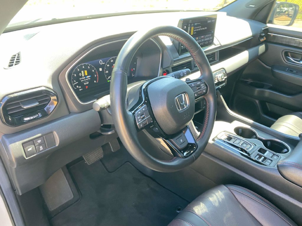 Used 2025 Honda Pilot Black Edition image 22