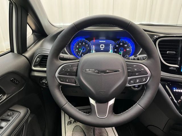 New 2026 Chrysler Pacifica Select AWD/4WD image 20
