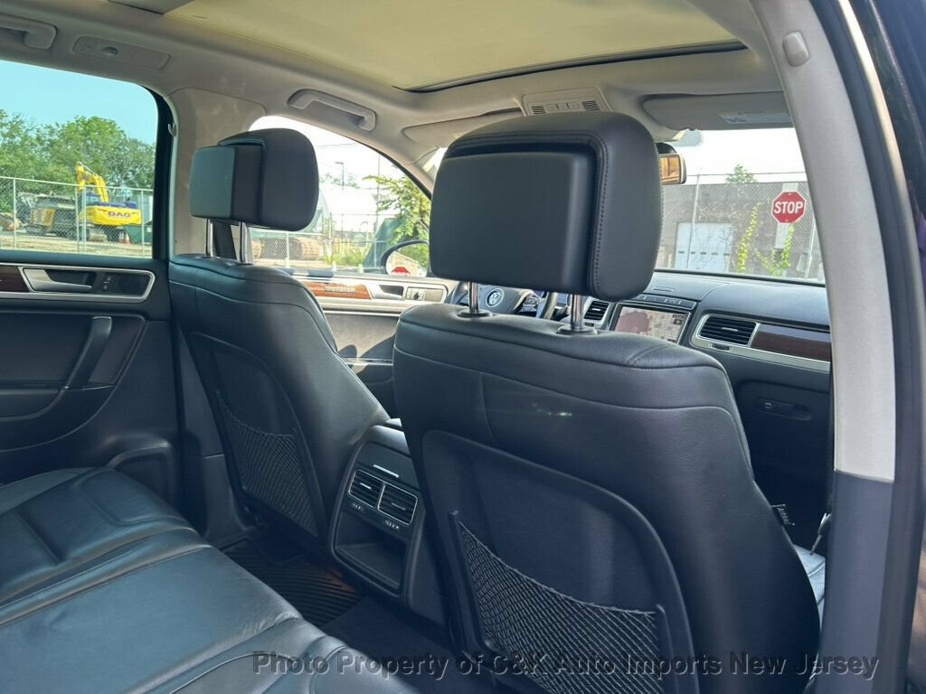 Used 2015 Volkswagen Touareg VR6 AWD/4WD image 27