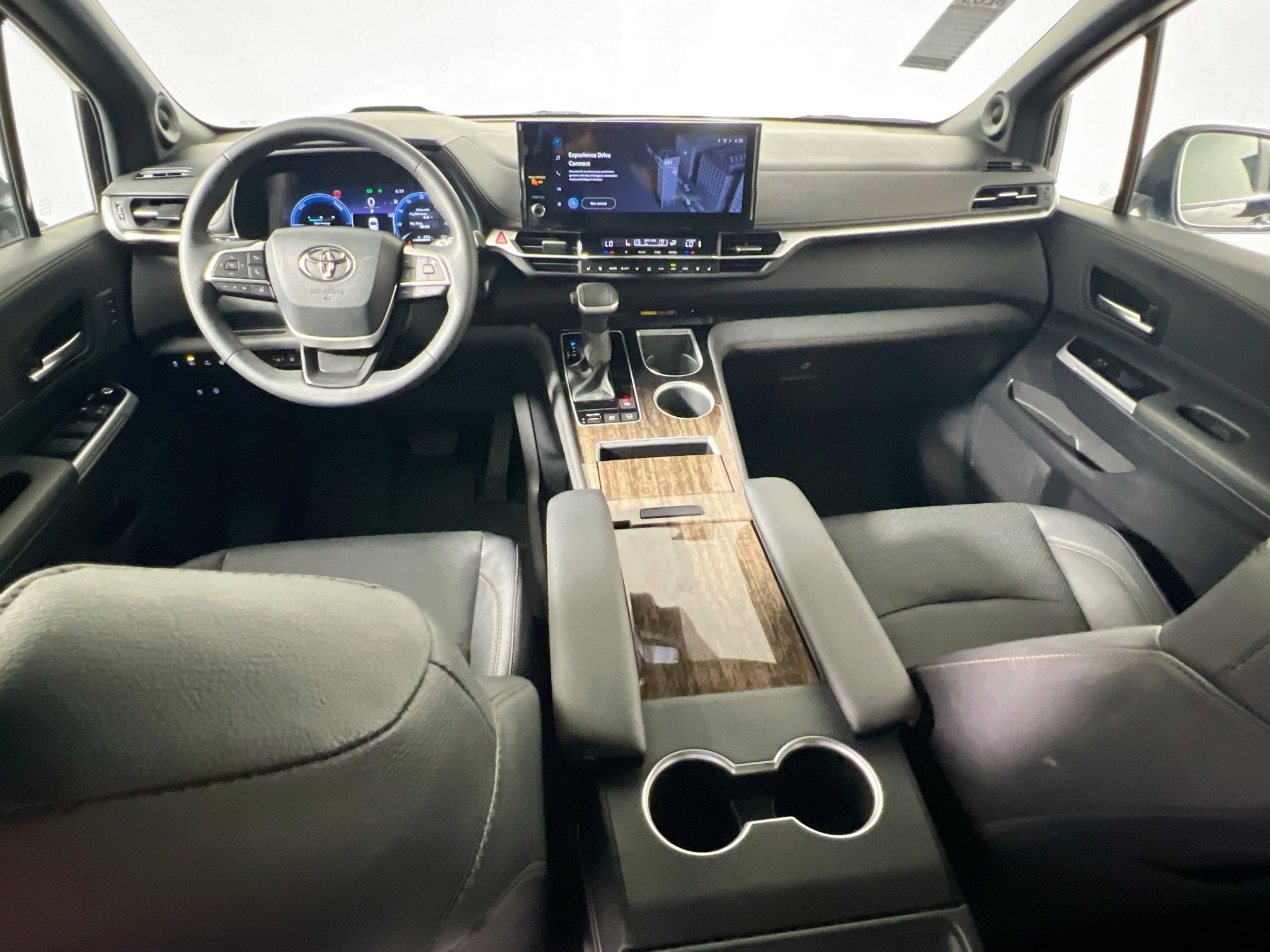 Used 2025 Toyota Sienna Platinum image 30