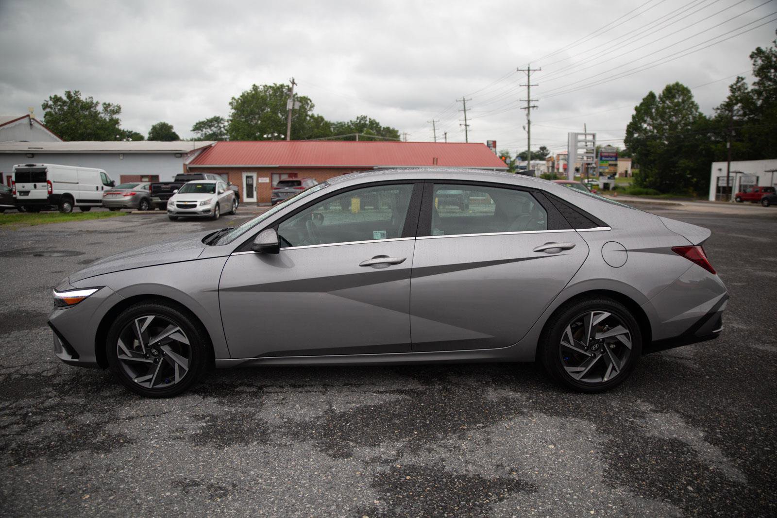 Used 2025 Hyundai Elantra Limited image 6