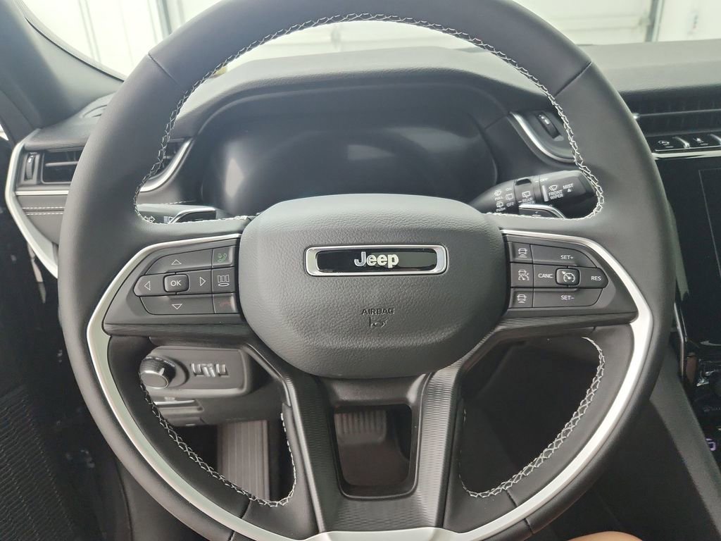 New 2025 Jeep Grand Cherokee L Laredo image 22