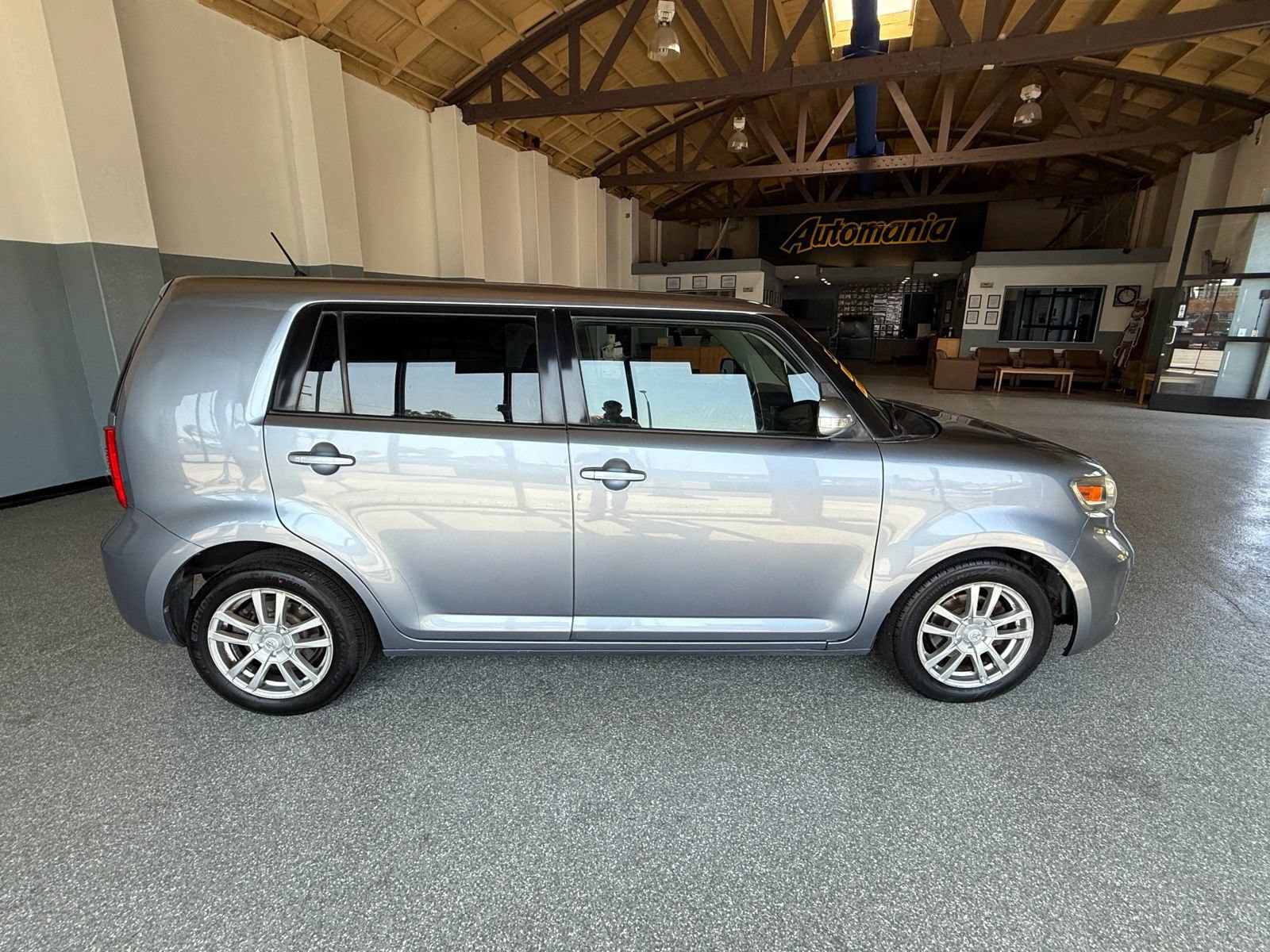 Used 2009 Scion xB FWD image 8